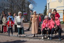 Шествие Первомайской колонны по улице Большая Покровская в Нижнем Новгороде