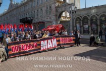 Шествие Первомайской колонны по улице Большая Покровская в Нижнем Новгороде