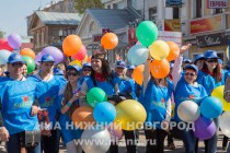 Шествие Первомайской колонны по улице Большая Покровская в Нижнем Новгороде