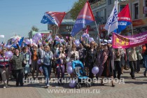 Шествие Первомайской колонны по улице Большая Покровская в Нижнем Новгороде