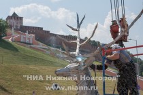 Венгерский скульптор Габор Миклош Жоке начал сборку скульптуры Оленя в Нижнем Новгороде 6 июня