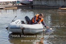 Сотрудники ГИМС показали журналистам, как нужно правильно спасать утопающих