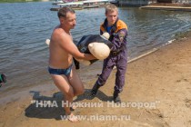 Сотрудники ГИМС показали журналистам, как нужно правильно спасать утопающих