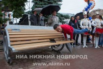 Арт-объект Скамейка блогеров открылся на площади Театральной в Нижнем Новгороде