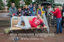 Арт-объект Скамейка блогеров открылся на площади Театральной в Нижнем Новгороде