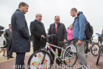 Пункт проката велосипедов, а также специальная стоянка с возможностью длительного хранения располагается на стадионе Динамо