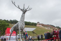 Торжественная церемония открытия скульптуры Оленя