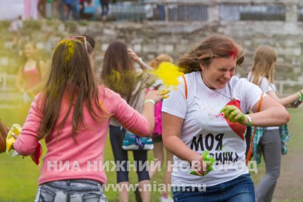 Фестиваль ярких красок прошел в Нижнем Новгороде