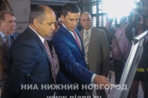 Олег Кондрашов изучает план технического перевооружения котельных