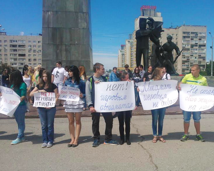 Восемь рейдов на предмет поиска нелегальных игорных заведений проведено активистами общественного движения СтопИгра.РФ в Нижнем Новгороде в 2013-14 годах