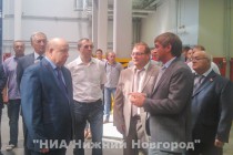 Генеральный директор компании ООО ТМК ОптТорг Вадим Скосырев (справа) провёл небольшую экскурсию по логистическому центру и прилегающей территории для врио губернатора Нижегородской области Валерия Шанцева (слева)