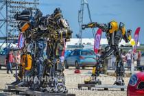 На территории фестиваля Alfa Future People создана зона высоких технологий, где зрители могут увидеть шоу роботов и транспортные средства нового поколения
