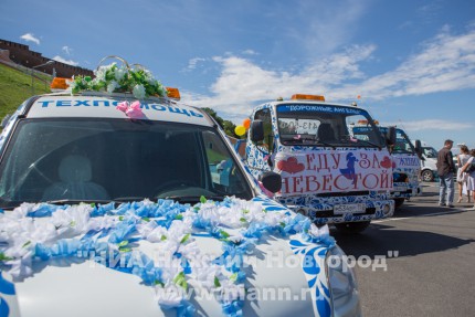 Свадьба на эвакуаторах в Нижнем Новгороде
