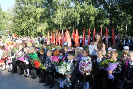 Глава администрации Нижнего Новгорода Олег Кондрашов поздравил с началом учебного года учителей и учеников нижегородских школ №174 и №32