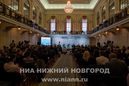 Круглый стол Социально-экономическое развитие регионов России через призму реализации проектов ВСМ в рамках III Международного бизнес-саммита в Нижнем Новгороде