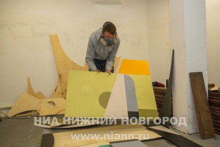 Новая работа - деревянный ассамбляж для жилого дома в Нижнем Новгороде создана московским уличным художником Алексеем Лука