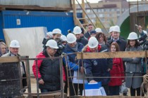 Во время осмотра строительной площадки на улице Бетанкура глава администрации города Олег Кондрашов дал старт работам по выносу канализационного коллектора из зоны строительства станции Стрелка