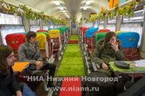 Вагоны электрички были празднично украшены