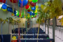 Вагоны электрички были празднично украшены
