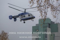 Бойцы спецподразделений в ходе показательных выступлений продемонстрировали уровень своей подготовки, с применением бронетехники, вертолёта и светошумовых устройств