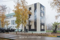 Бойцы спецподразделений в ходе показательных выступлений продемонстрировали уровень своей подготовки, с применением бронетехники, вертолёта и светошумовых устройств