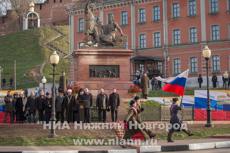 День народного нижний новгород. День народного единства Нижний Новгород. 4 Ноября Нижний Новгород. Народные гулянья в Нижнем Новгороде у памятника Минину и Пожарскому. Празднование дня народного единства в Нижнем Новгороде.