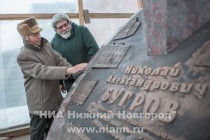 Монтаж памятника Николаю Бугрову в Нижнем Новгороде