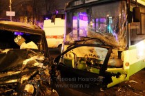 ДТП с участием пассажирского автобуса-гармошки и автомобиля Toyota Land Cruiser на площади Минина в Нижнем Новгороде