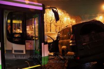 ДТП с участием пассажирского автобуса-гармошки и автомобиля Toyota Land Cruiser на площади Минина в Нижнем Новгороде