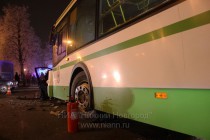 ДТП с участием пассажирского автобуса-гармошки и автомобиля Toyota Land Cruiser на площади Минина в Нижнем Новгороде