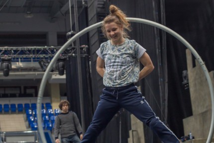 Репетиция и премьера урбанистического шоу iD от  Cirque Eloize, творческого партнера Cirque du Soleil