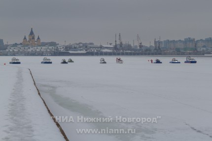 Всероссийская регата амфибийных судов ВолгаХоверШоу-2015 в акватории реки Волги в Нижнем Новгороде