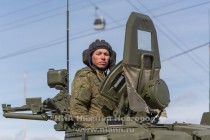 Тренировка механизированной колонны, которая примет участие в параде в ознаменование 70-ой годовщины Победы в Великой Отечественной войне состоялась в Нижнем Новгороде