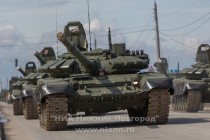 Тренировка механизированной колонны, которая примет участие в параде в ознаменование 70-ой годовщины Победы в Великой Отечественной войне состоялась в Нижнем Новгороде