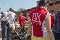 На территории Нижегородского кремля в рамках проекта Сирень Победы сотрудниками ЛУКОЙЛ заложена аллея сирени и каштанов