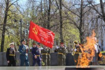 Возложение цветов к Вечному Огню в Нижегородском кремле