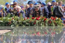 Возложение цветов к Вечному Огню в Нижегородском кремле