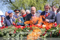 Возложение цветов к Вечному Огню в Нижегородском кремле