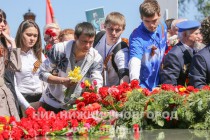Возложение цветов к Вечному Огню в Нижегородском кремле