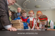 Оставили автографы на одном из экземпляров своей книги