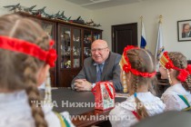 Сказка рассказывает о путешествиях кота Гордеича по городам Нижегородской области, которые славятся народными промыслами, а так же о волшебном кольце, исполняющем все желания