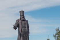 Памятник князю Воротынскому, установленный на въезде в посёлок Воротынец Нижегородской области