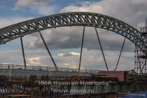 Строительные работы и подготовка к монтажу арочной пролетной конструкции на дублере Борского моста в Нижнем Новгороде