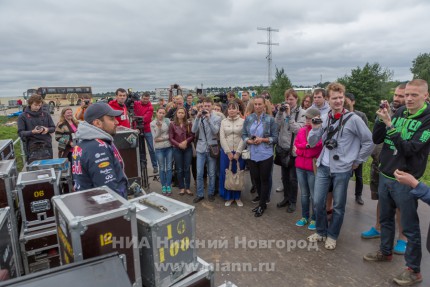 Пресс-тур на фестивальное поле в поселке Большое Козино в преддверии фестиваля электронной музыки и современных технологий Alfa Future People