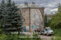Атлант украсил дом в переулке Гаршина в Нижнем Новгороде, в рамках фестиваля Новый город: Древний