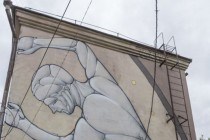 Атлант украсил дом в переулке Гаршина в Нижнем Новгороде, в рамках фестиваля Новый город: Древний