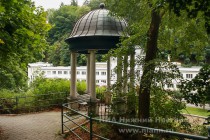 Беседка для отдыха во время пешеходных прогулок по Карловым Варам