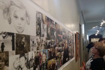 Специальная стенгазета давала возможность увидеть этапы жизненного пути художника Наталии Панковой