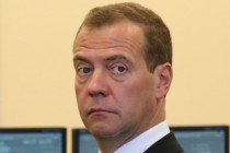 Есть необходимость обсудить вопрос о сроке обращения на российском рынке бензина четвертого класса, - Дмитрий Медведев