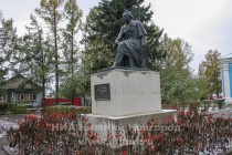 Памятник основателю первой в России провинциальной школы живописи Александру Ступину